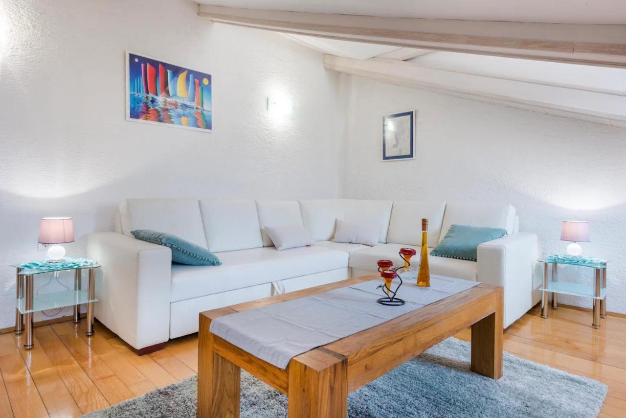 Kris Apartment *